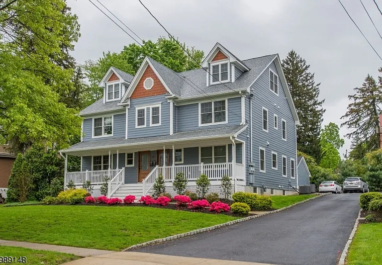 64 Kent Place Blvd #A — Photo 2