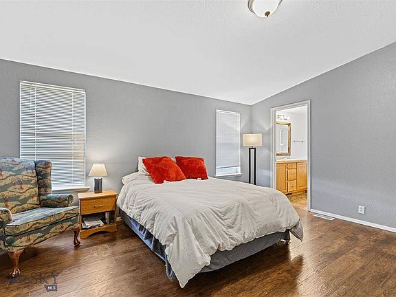 5th image of 479 Tracy Ann Dr