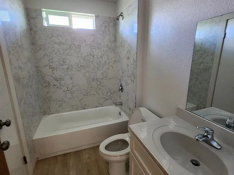 2585 Kenton Ct. — Photo 11