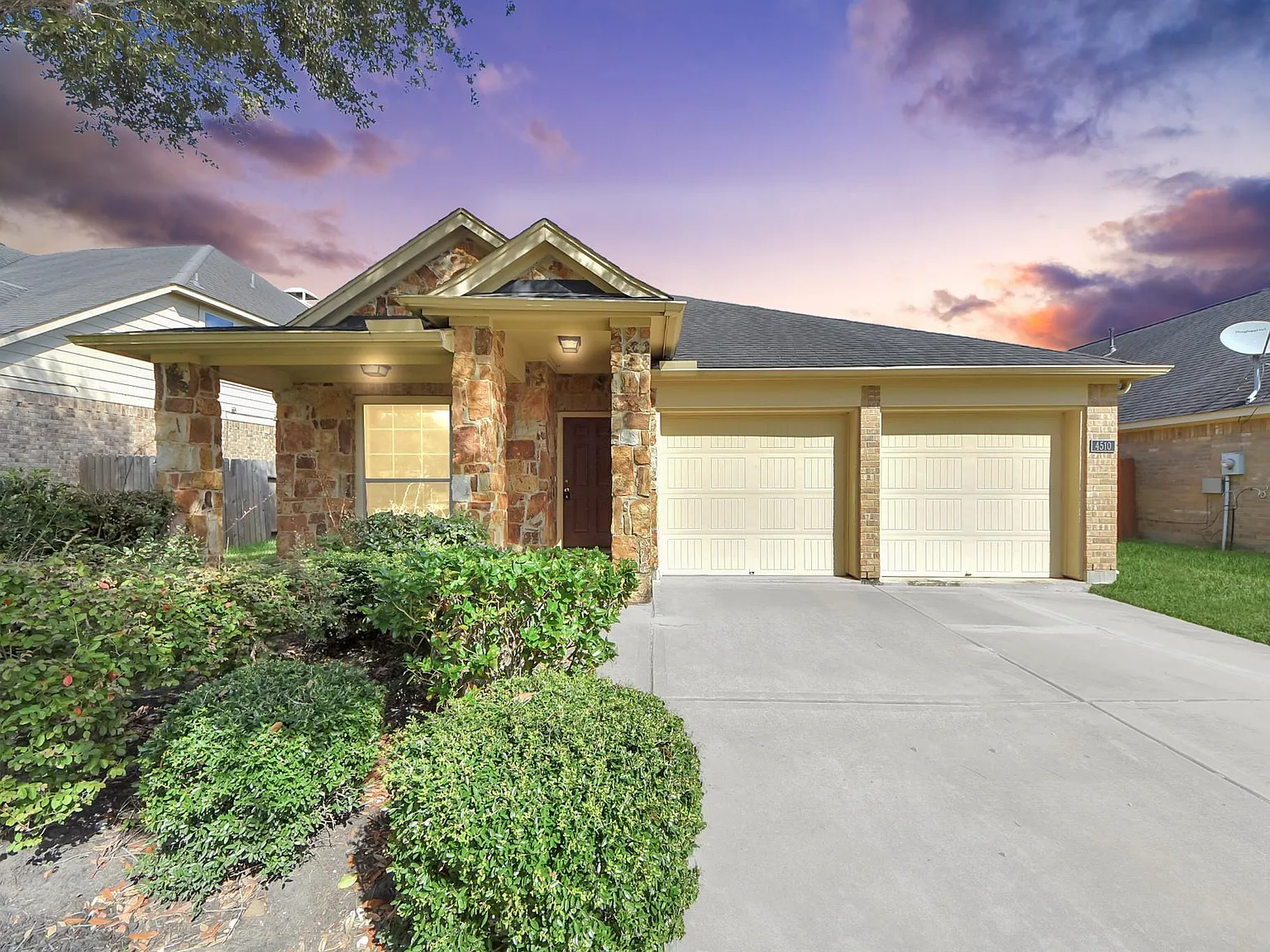 3 bed, 2.0 bath, 1644 sqft, $2,100 — Photo 2