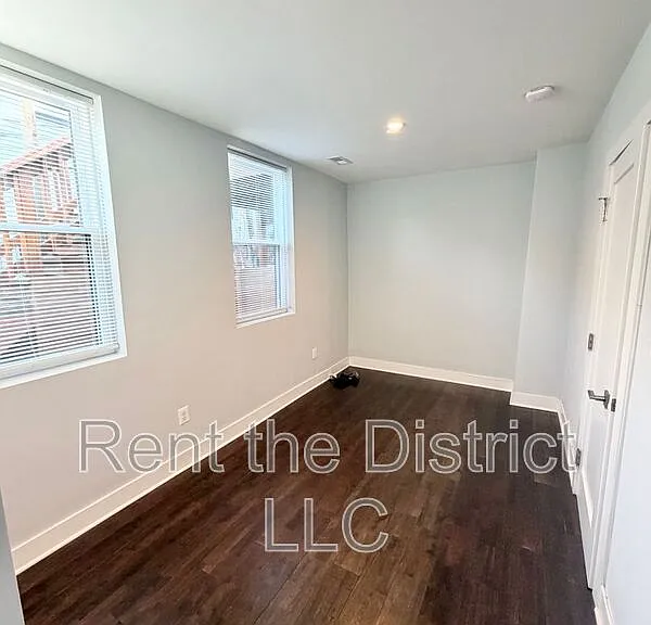 1605 F St NE #1 — Photo 11