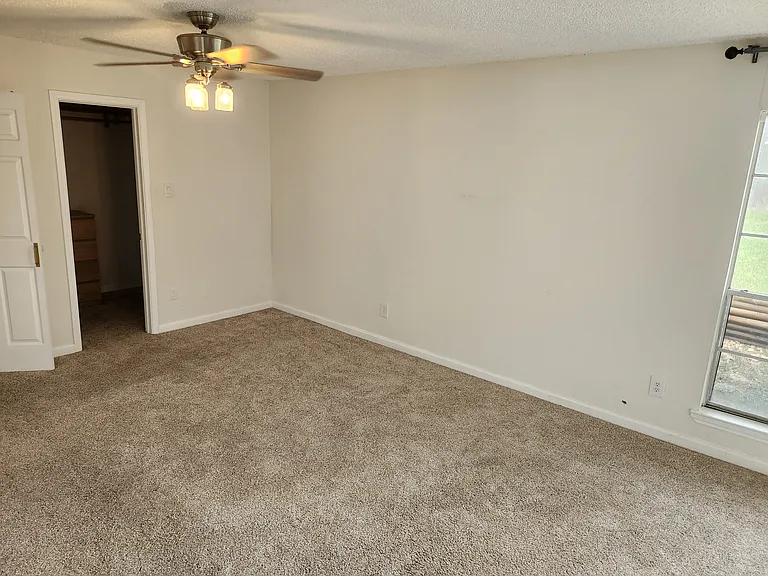 2305 Stockbridge Ct — Photo 17