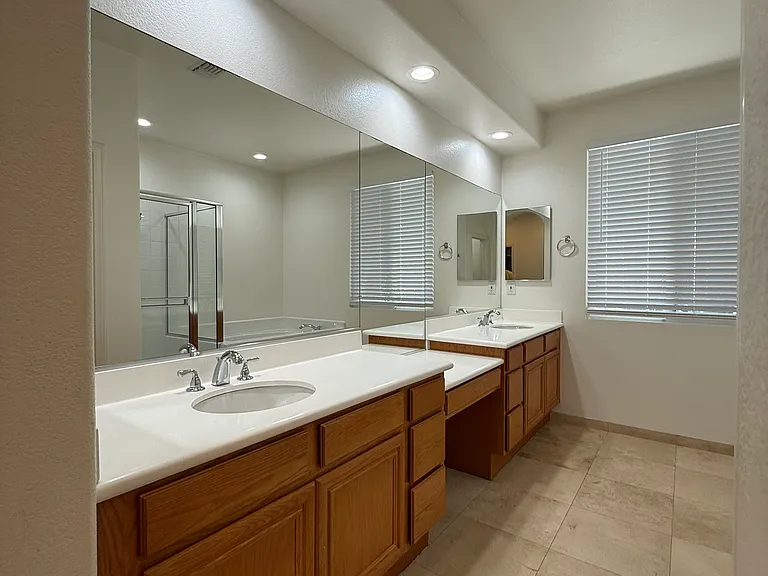 556 Rocking Horse Dr — Photo 14
