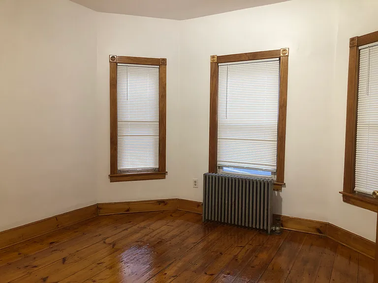 189 Lowell St #1 — Photo 8