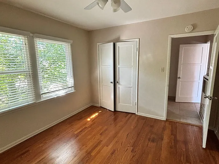 1000-1050 E San Antonio Dr — Photo 24