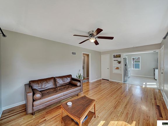 4th image of 4044 Lenox Ave