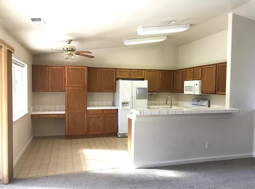 2nd image of 838 Valley Crest Dr