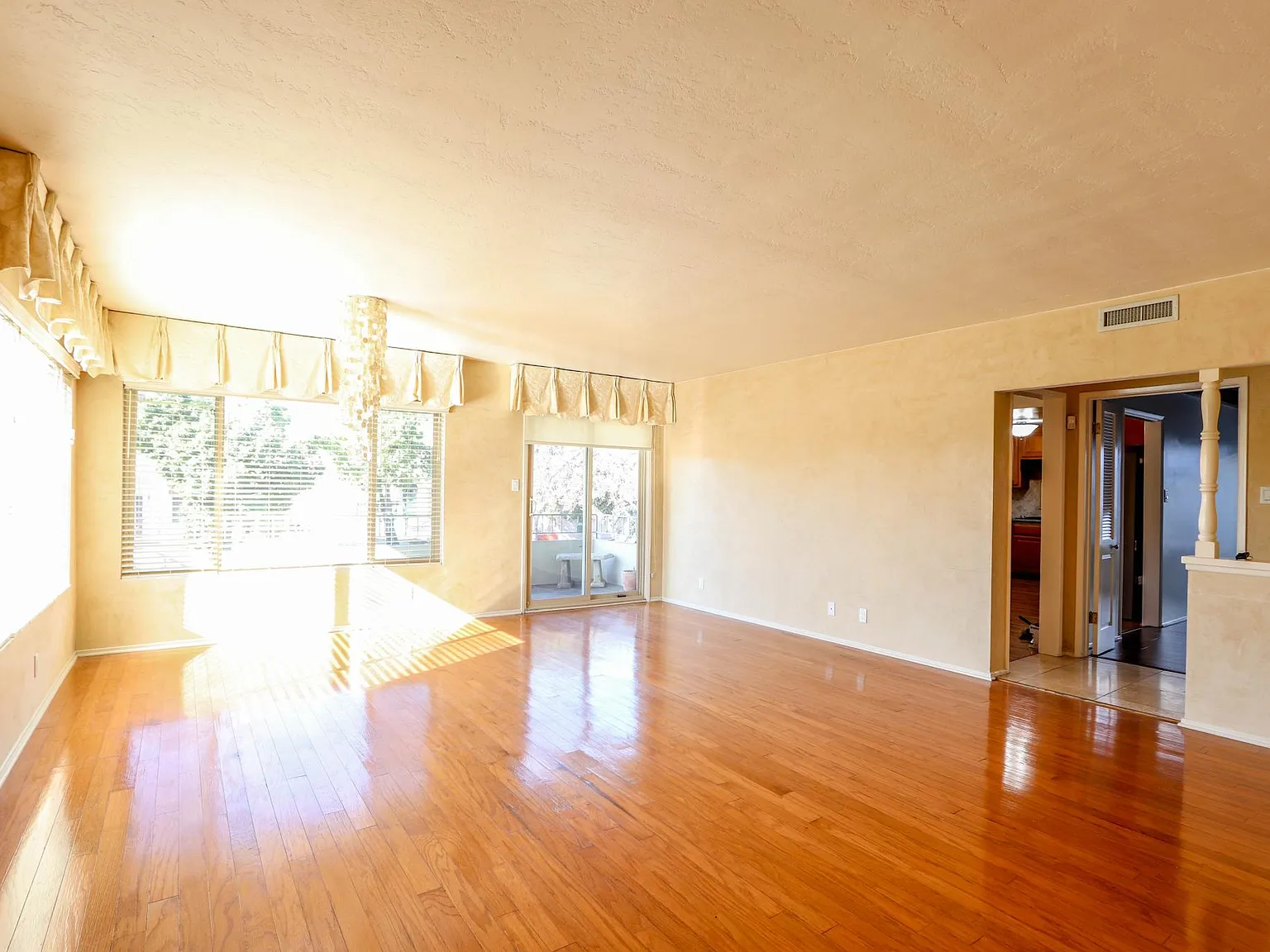 3 bed, $3,950 — Photo 2