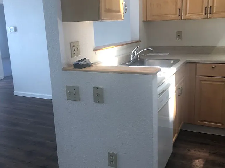 555 Broadway Ave — Photo 10