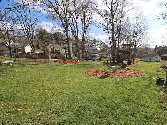 2nd image of 3911 W Woodhaven Dr