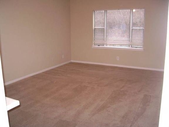 4th image of 301 Club Pkwy