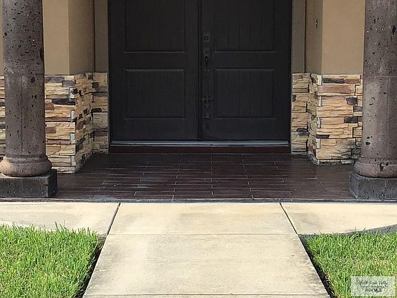 3rd image of 5881 Greenwood Dr