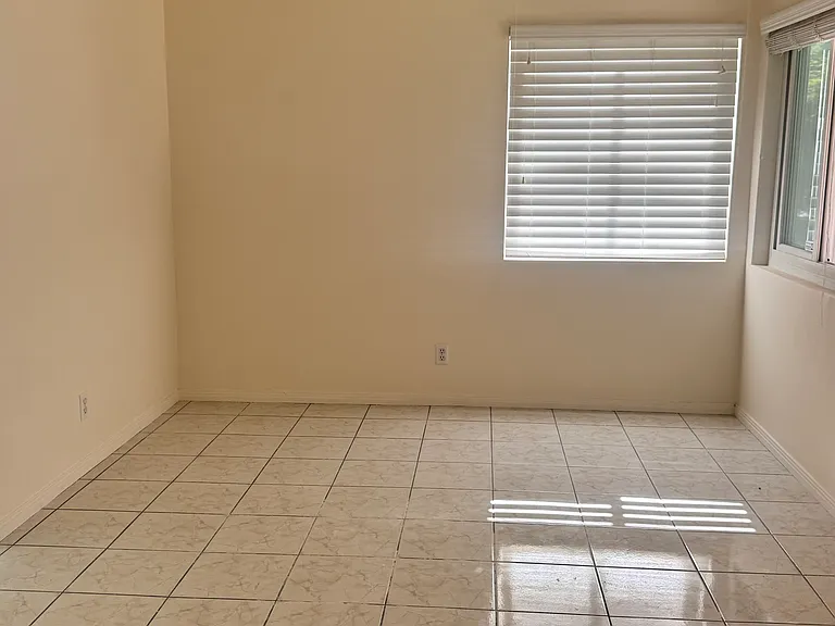 15934 Kittridge St — Photo 12
