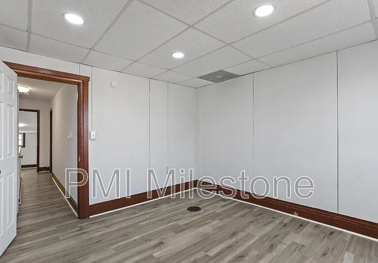 218 N College St — Photo 21