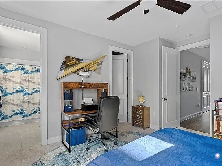 444 W 6th St — Photo 30