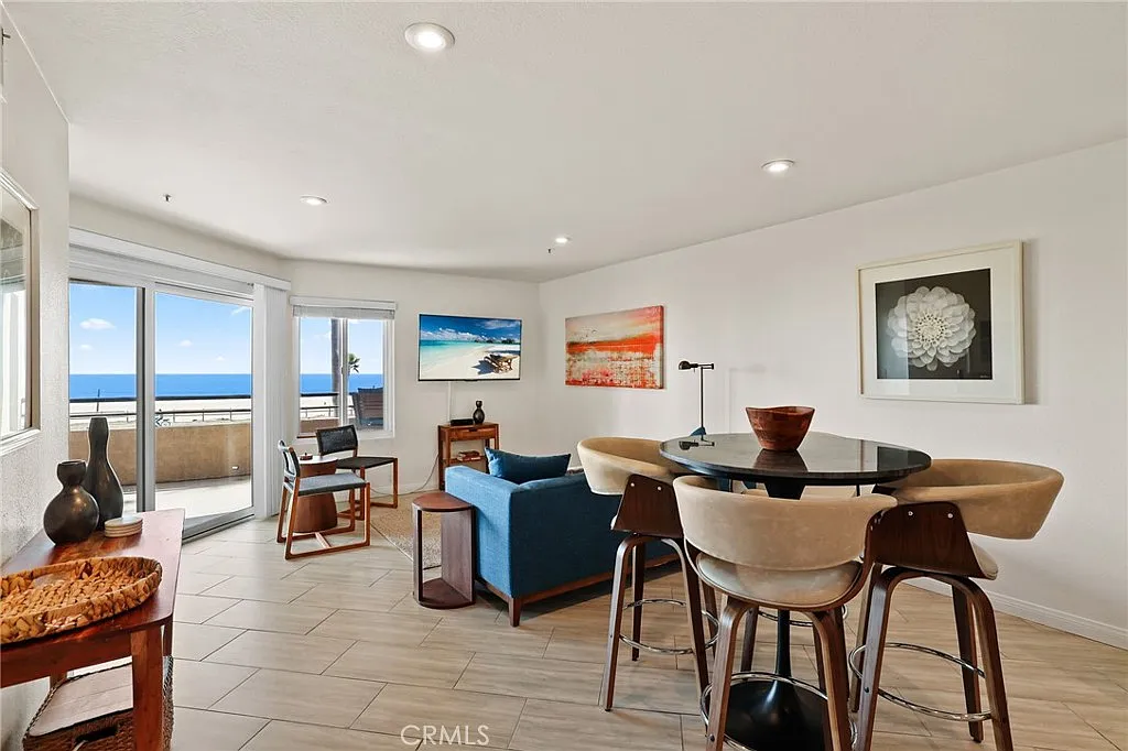 2 bed, 1025 sqft, $6,000 — Photo 4