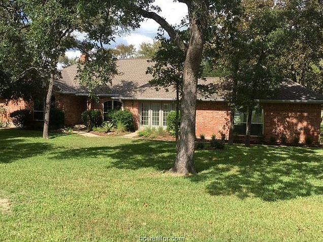 1st image of 1009 Huntington Dr