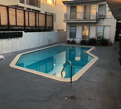 3rd image of 1540 N Laurel Ave APT 3