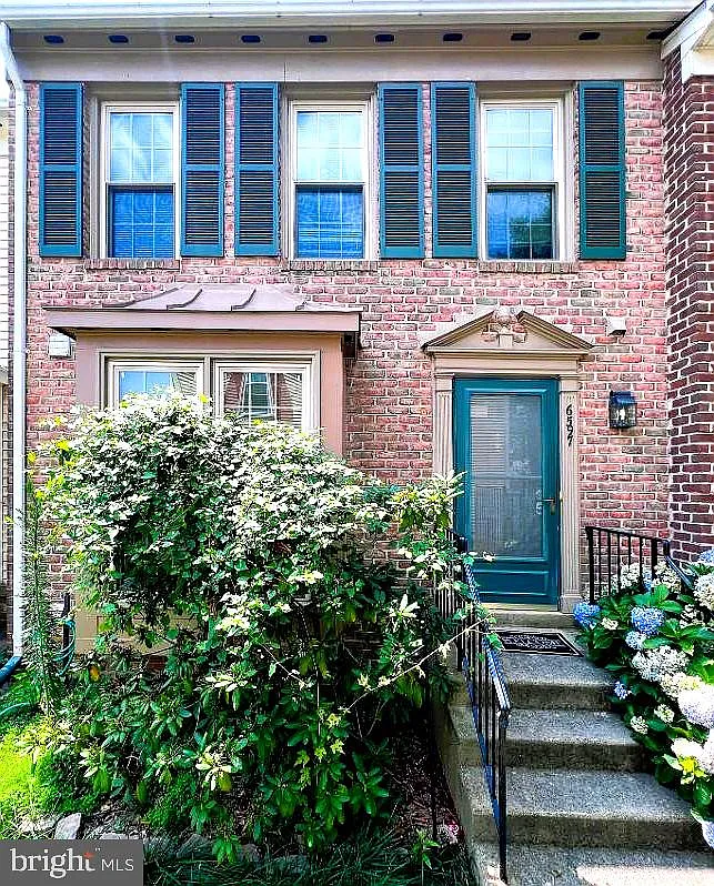 3 bed, 3.5 bath, 2058 sqft, $3,500 — Photo 1