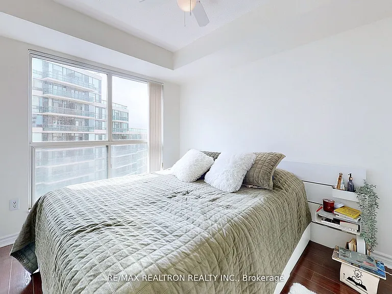 7 Lorraine Dr #2009 — Photo 22
