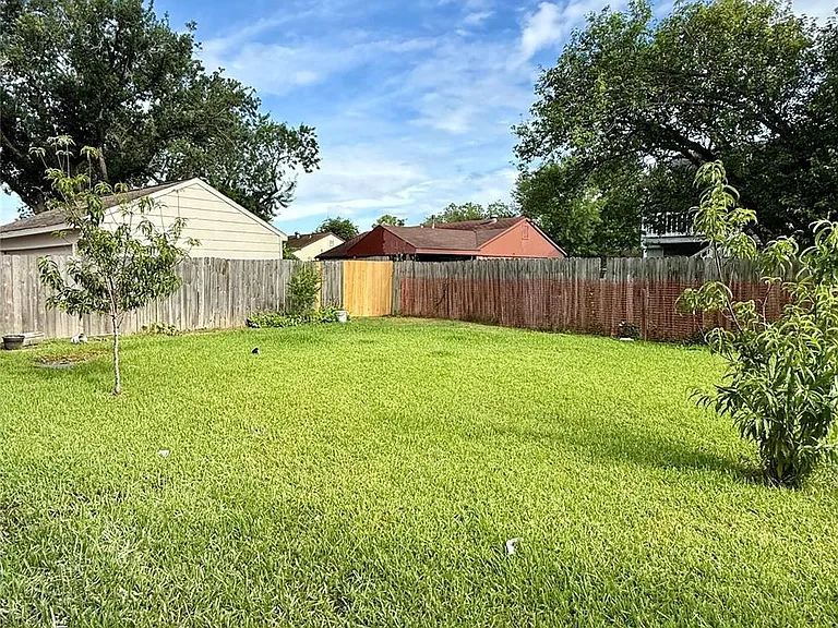 12210 Cliffgate Dr — Photo 23