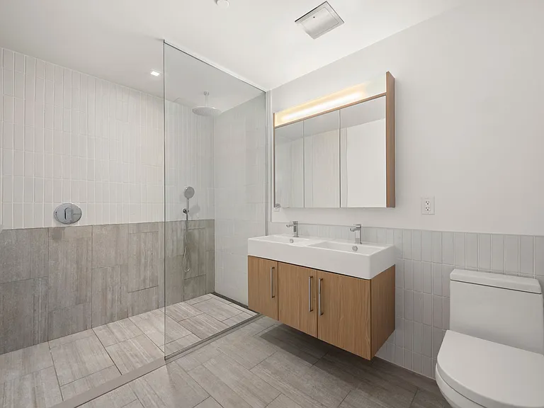 415 Red Hook Ln #11G — Photo 6