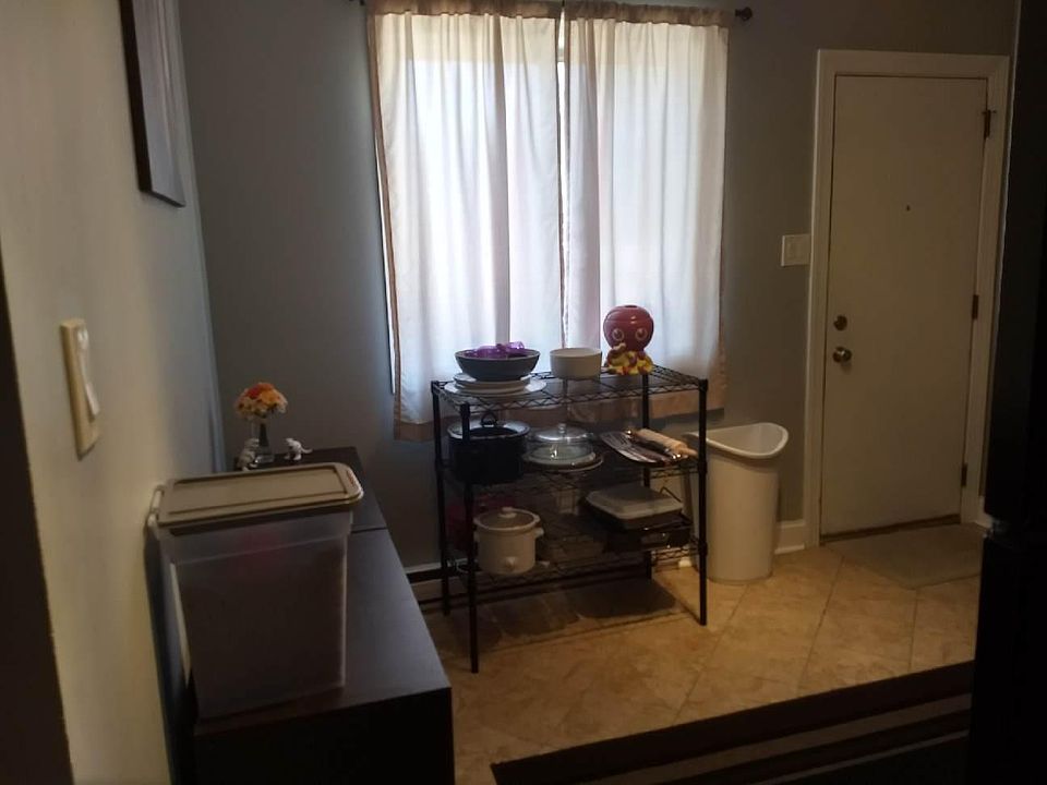 Kitchen dining area