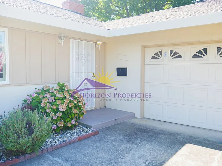 6986 Greenbrook Cir — Photo 3