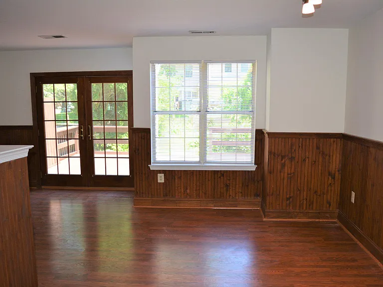361 Kent Ln — Photo 8