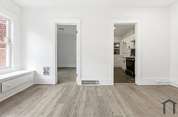 10303 Kempton Ave #UP — Photo 6