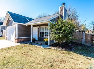 2945 N Fiesta Dr, Fayetteville, AR 72703