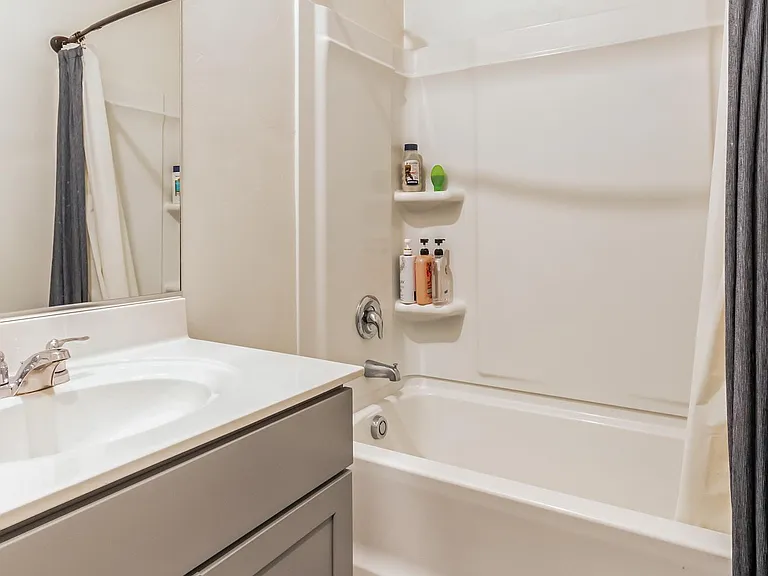 Guest bathroom 3