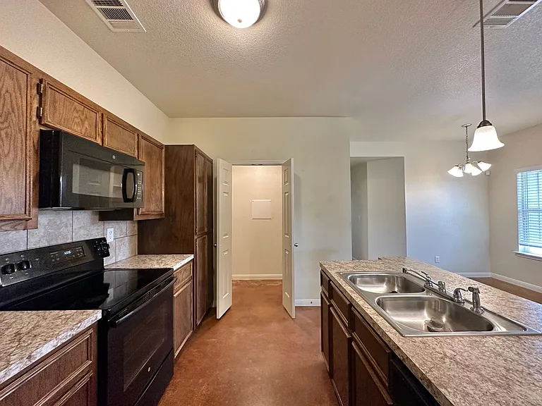 4502 Skyflower Ln — Photo 10