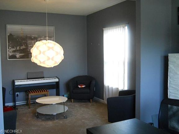 3rd image of 407 Greenfield Ln