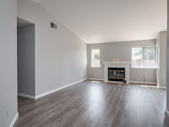 5th image of 539 Oakborough Ave