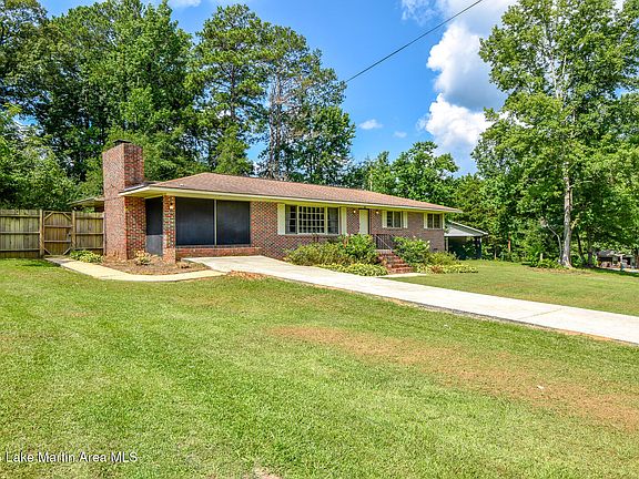3rd image of 322 Fairlane Cir