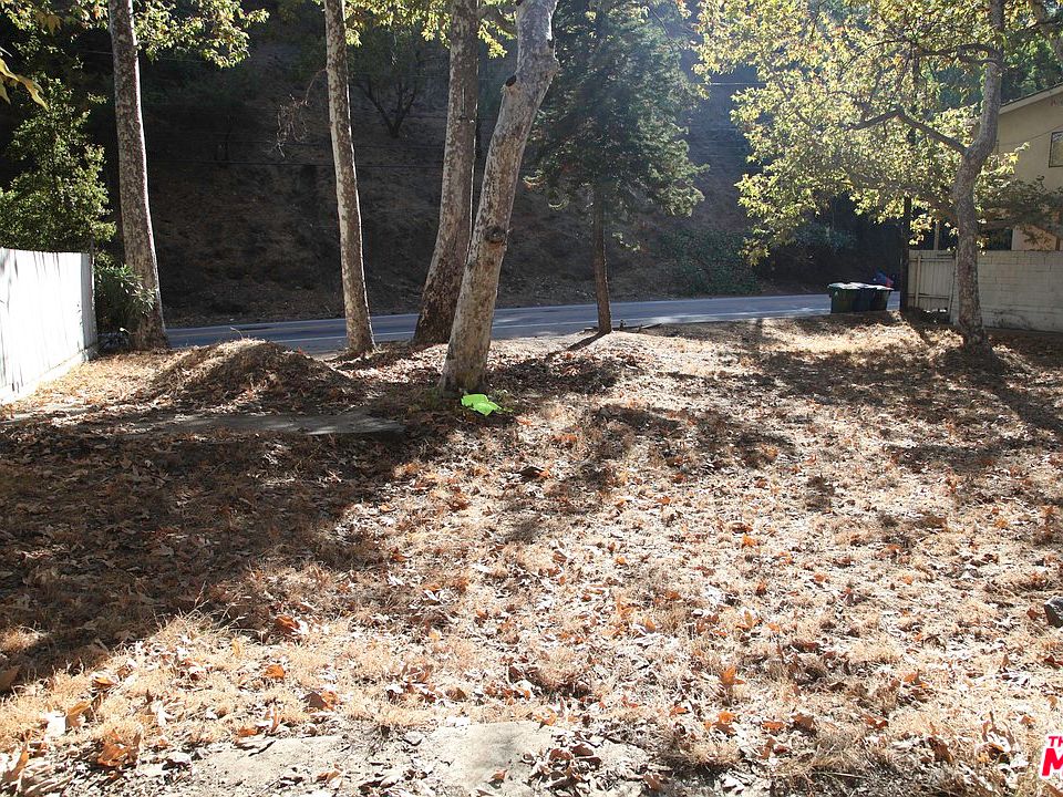 2nd image of 1418 N Beverly Glen Blvd