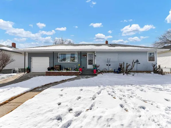 421 N 9th St SW, Medicine Hat, AB T1A 4P2