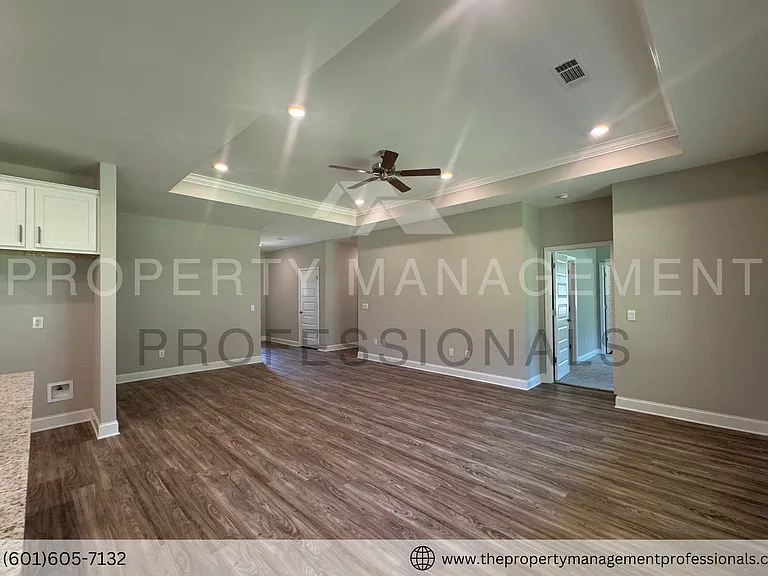 215 Serenity Lake Dr — Photo 5