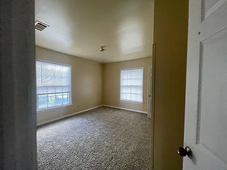 1st image of 5345 E Parkway Dr