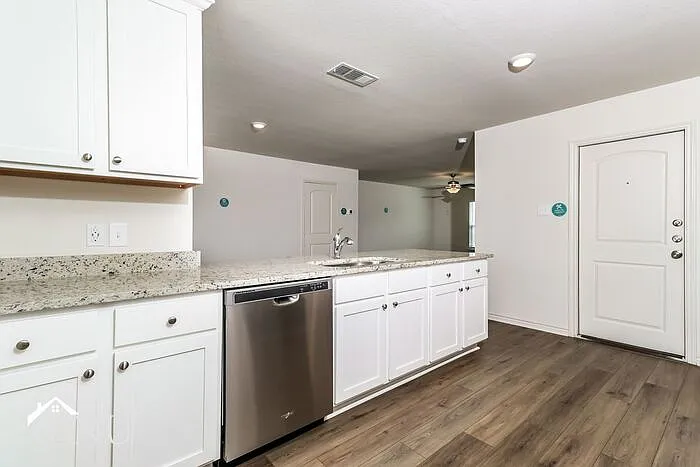 100 Stratton Ln — Photo 5