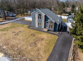 3102 Leisure Dr, Pocono Summit, PA