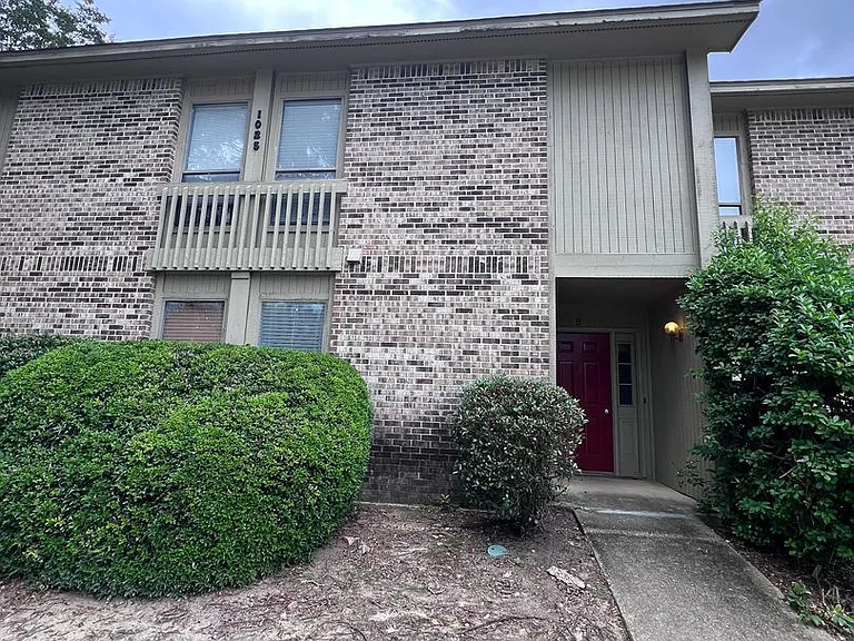 1025 Stonegate Dr #B — Photo 1