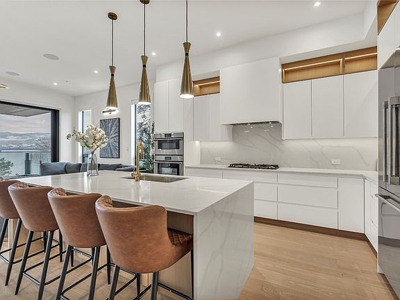 3rd image of 602 Lakeshore Dr W #201