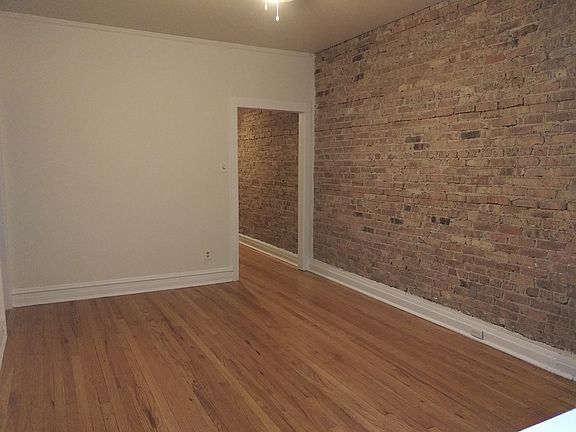 4th image of 709 W Cornelia Ave APT 1R