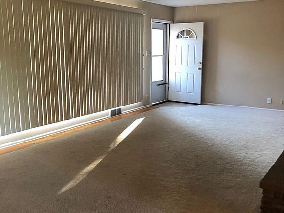 5th image of 323 E Park Ave