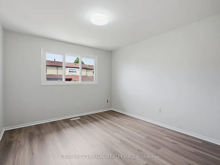 28 Newdawn Cres — Photo 19