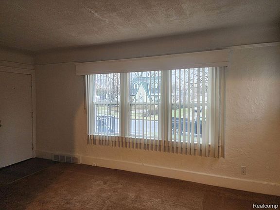 4th image of 196 Bondale Ave