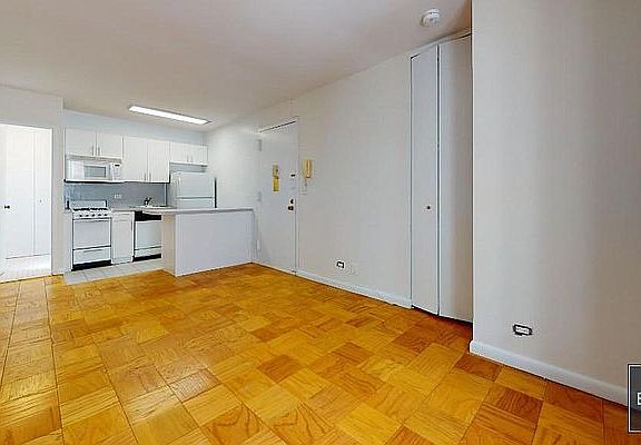 4th image of 1470 1st Ave APT 6J
