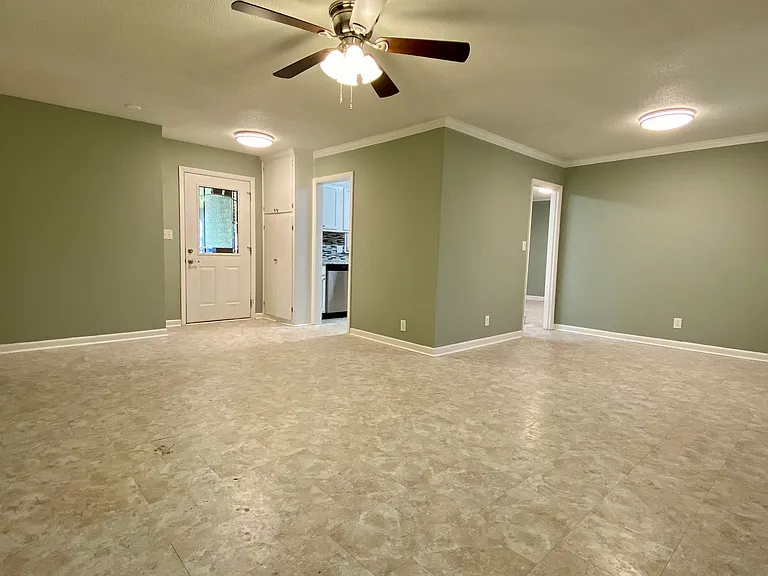 105 Park Ln — Photo 4